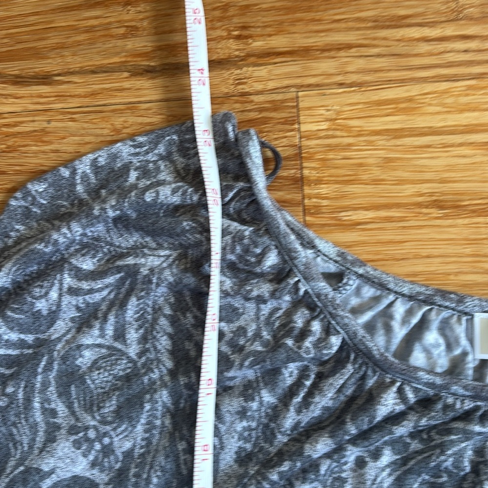 Gray Patterned Top - Picture 3 of 4